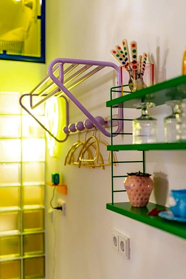 RetroPop Design Apartment , Designerzimmer für je 2 Personen, Top Lage, WIFI