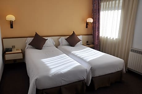 DOUBLE ROOM (2 ADULTS)