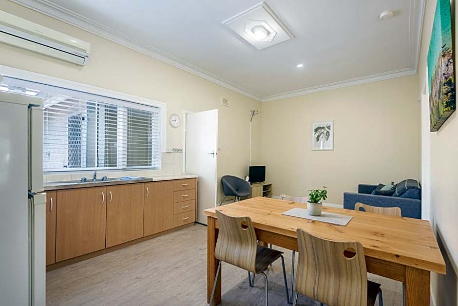 Albany Holiday Units