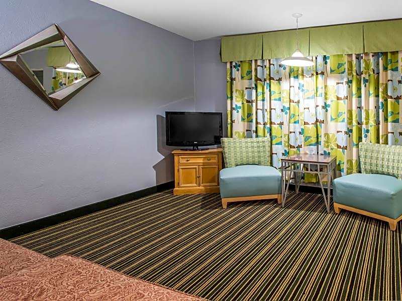 Rodeway Inn & Suites Winter Haven Chain of Lakes