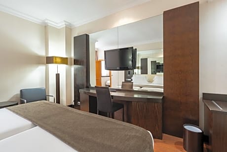 Double or Twin Room with Parking (1 Adult)