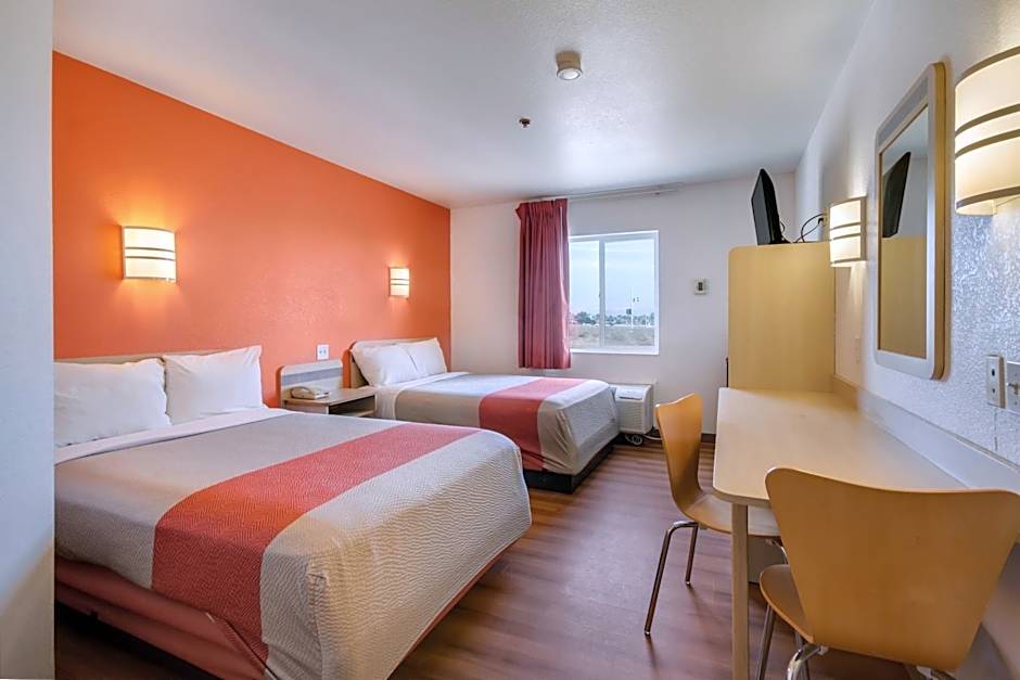 Howard Johnson by Wyndham Lemoore