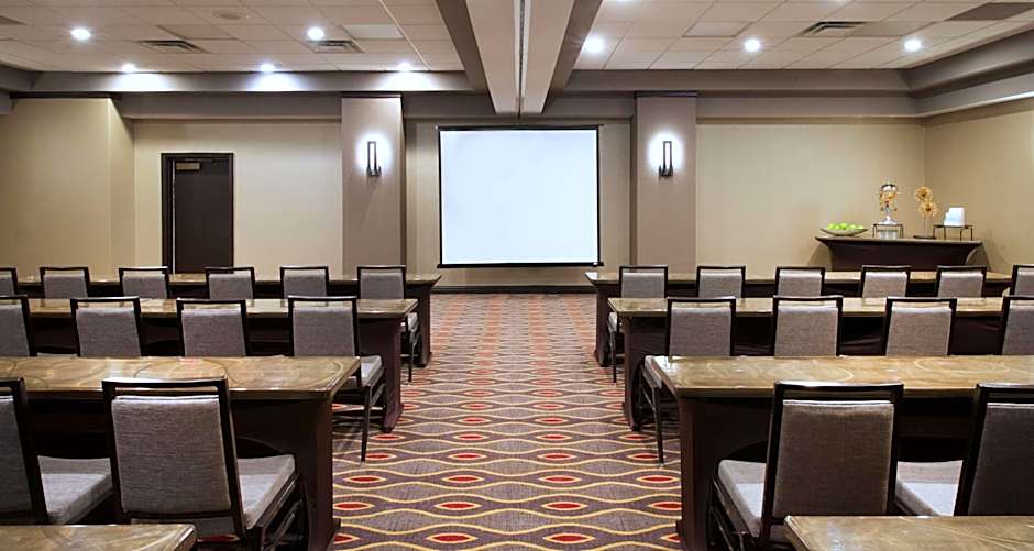Embassy Suites by Hilton Dulles Airport