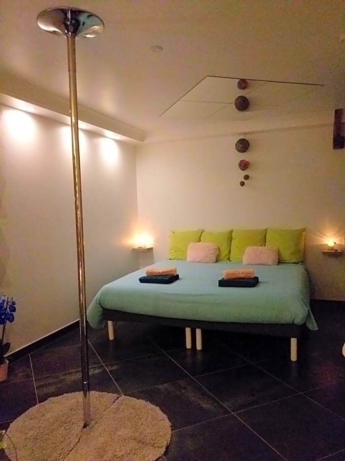 Le Ptit Spa de L'Abbaye Suite love et Spa privé