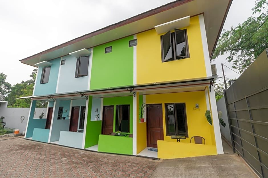 RedDoorz Plus near Jungeland Sentul