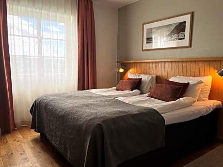 Large Double Room with Lake View