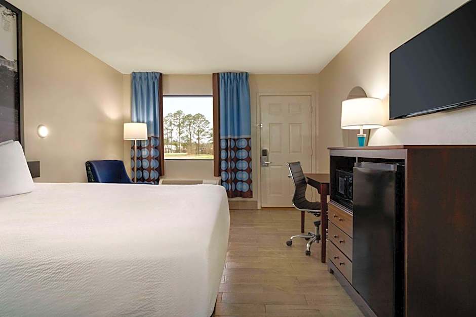 Super 8 by Wyndham Ocean Springs Biloxi