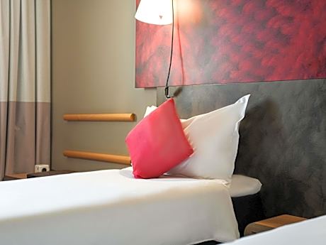Standard Room with 2 Single Beds