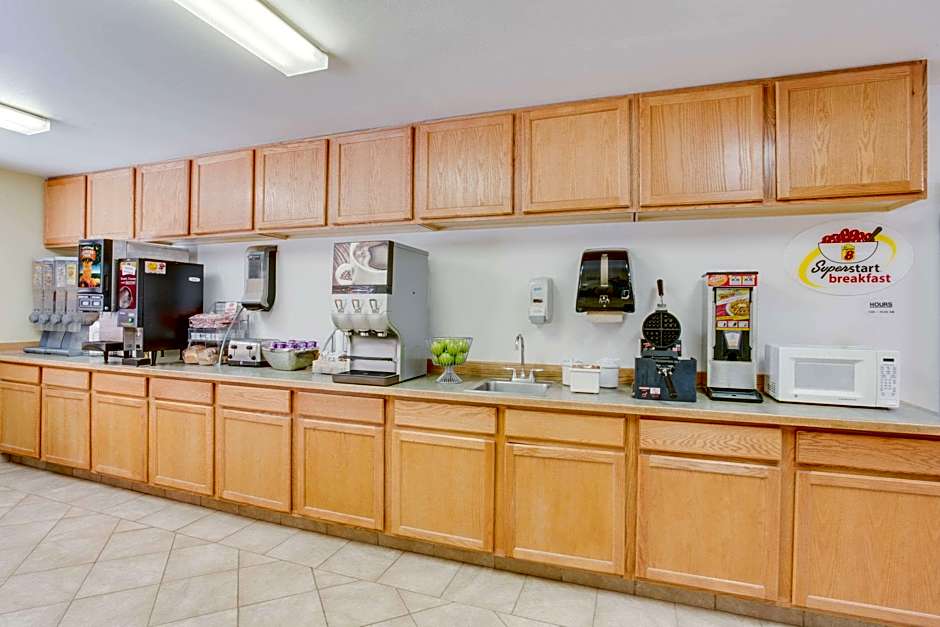 Super 8 by Wyndham Cooke City Yellowstone Park 