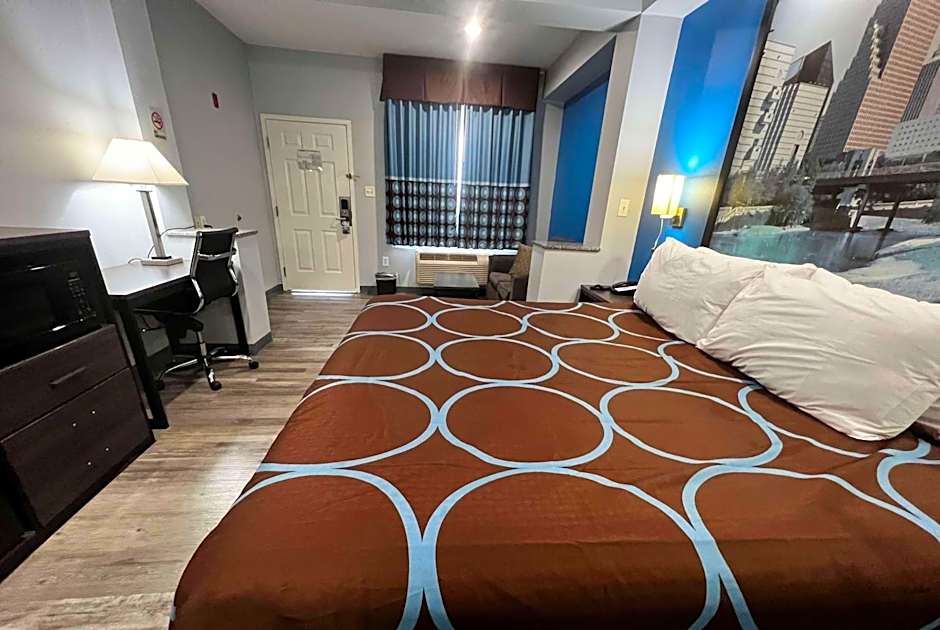 Super 8 by Wyndham Houston North I-45