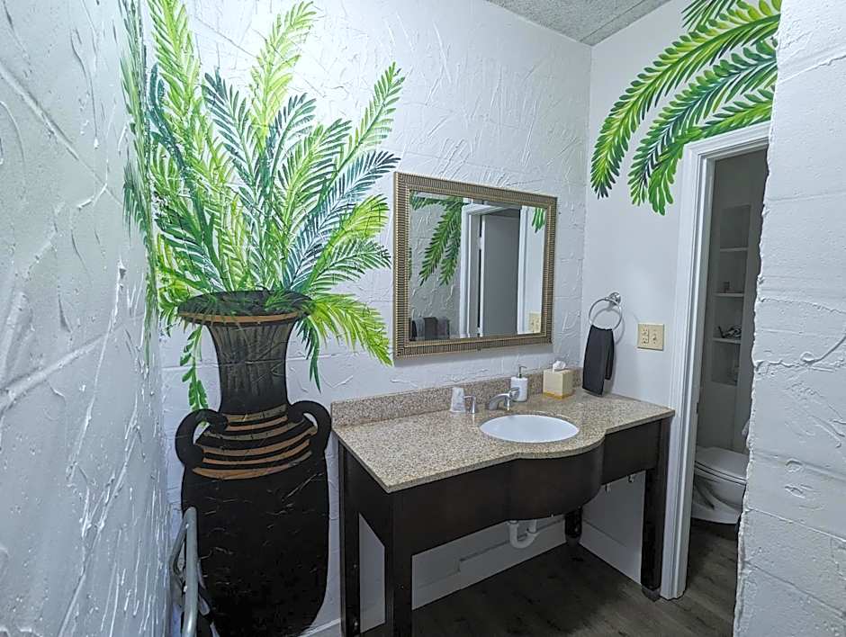 Riverboat Inn & Suites