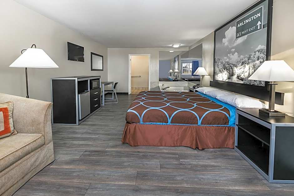 Super 8 by Wyndham Arlington Near AT&T Stadium