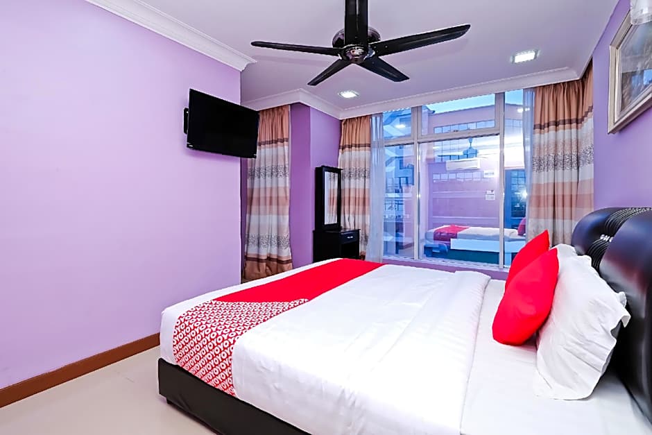 OYO 714 Arina Hotel