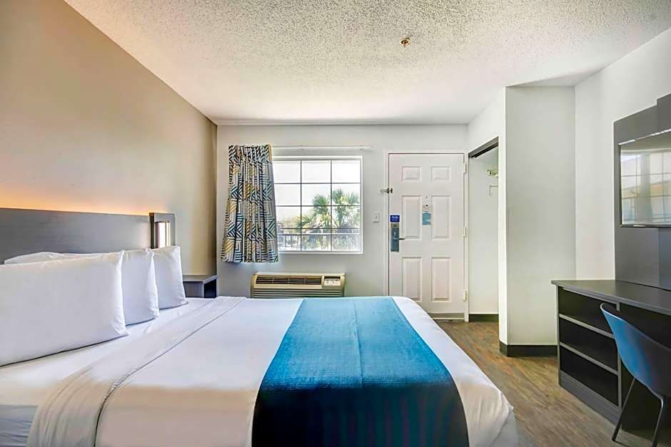 Studio 6-Ocean Springs, MS