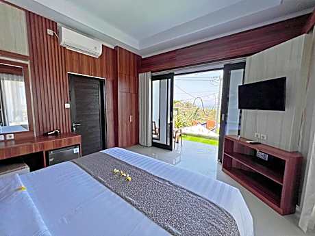 Studio with Pool View - Free Shuttle to Banjar Nyuh Harbor (1 Way)
