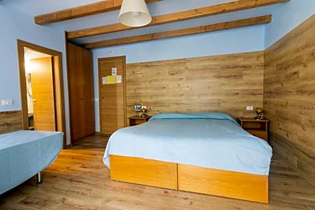 Double or Twin Room with Private Bathroom