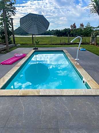 Casa com Piscina na Represa de Carlópolis