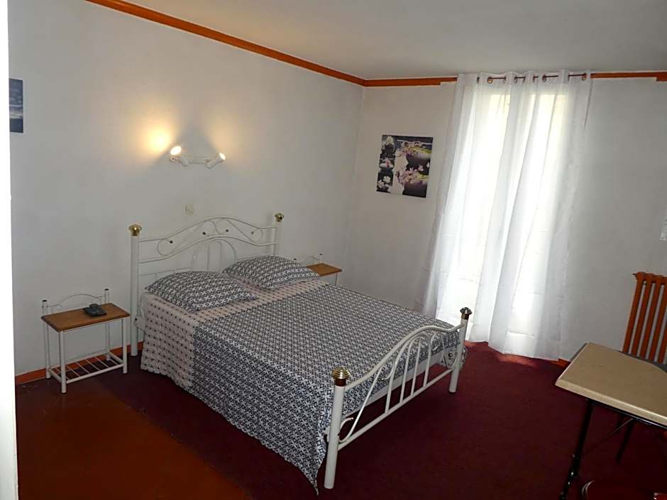 eTANIT ! Parking VélO, Etape Bicycle - 1mn a toute Connection Bus,Train et Aéroport - Calme Plein Centre de Beziers pour visiter,manger - Chambres Climatisées, Spacieuses Amenagees pour Singles, Couple, et ou Familles - Consigne et Petit Dej en plus