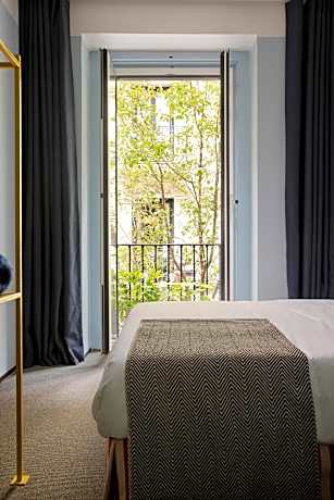 Double Room with Balcony (3 Adults)