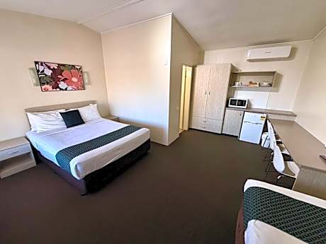 Basic Triple Room