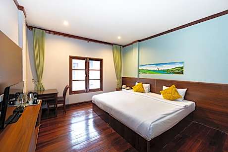 Deluxe King Garden View