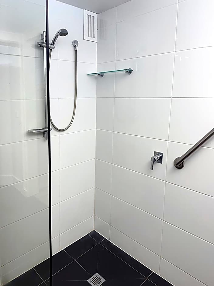 Tiki Hotel Apartments Surfers Paradise