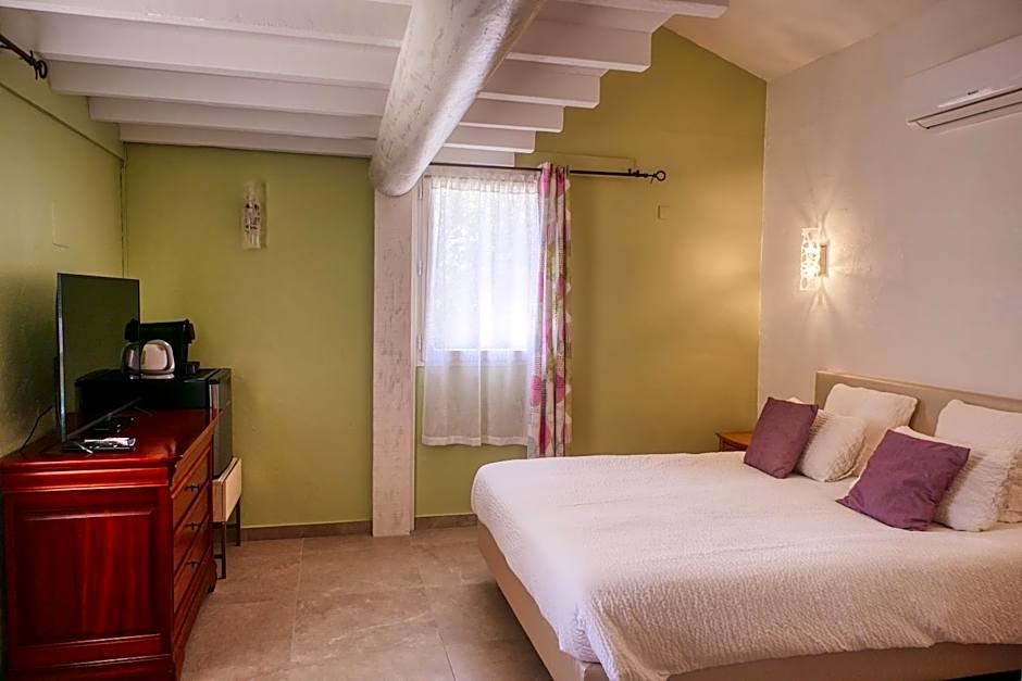 Le Hameau Fleur de Pierres , Chambre , Gite et Table d'Hôtes