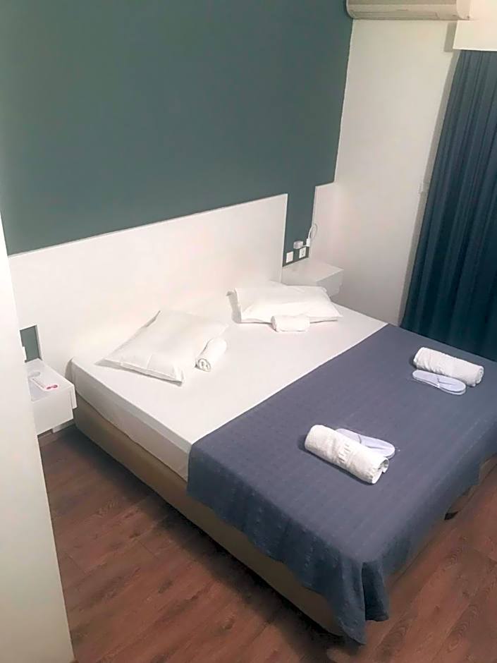 Photo 1 of 13 of 1 King Bed, Sea View