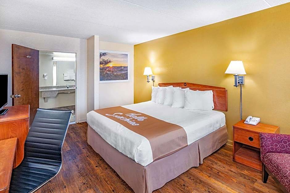 Days Inn by Wyndham Clarksville TN