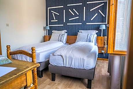 Twin Room with Shower