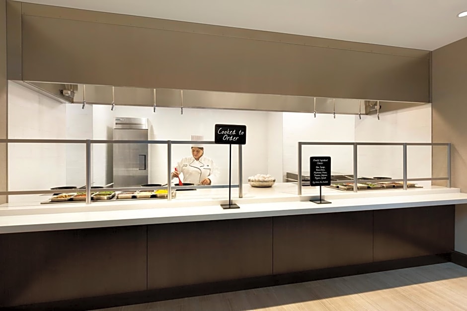 Embassy Suites by Hilton Chicago Lombard