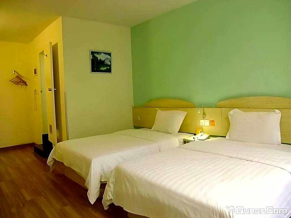 7 Days Inn Foshan Temple Baihua Squrare Branch