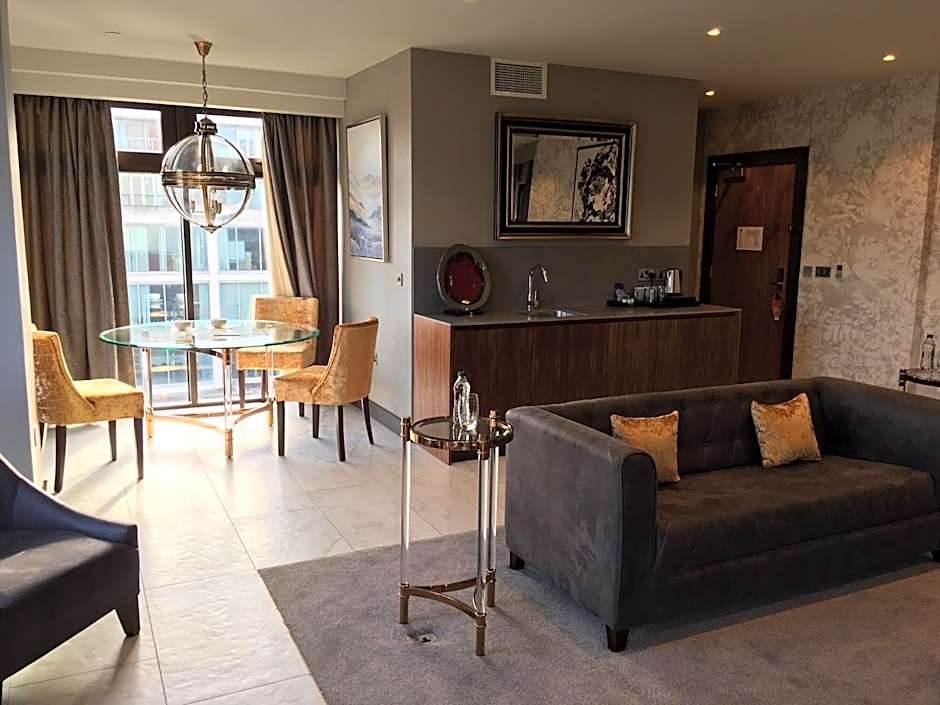 DoubleTree by Hilton Belfast City Ten Square