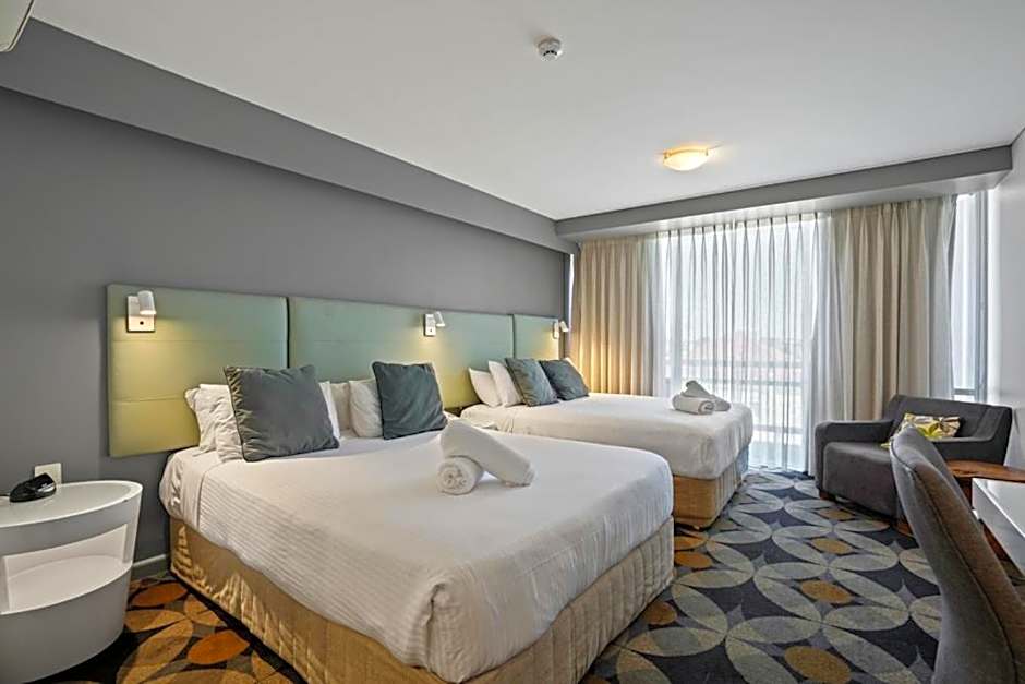 Rydges Gladstone Hotel