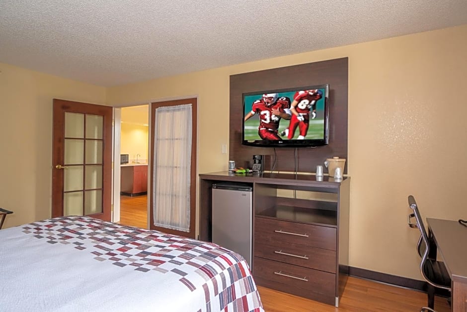 Red Roof Inn & Suites Indianapolis Airport