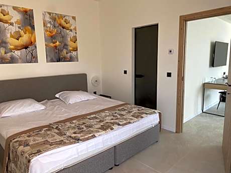 One-Bedroom Apartment  - All Inclusive - Free beach Access