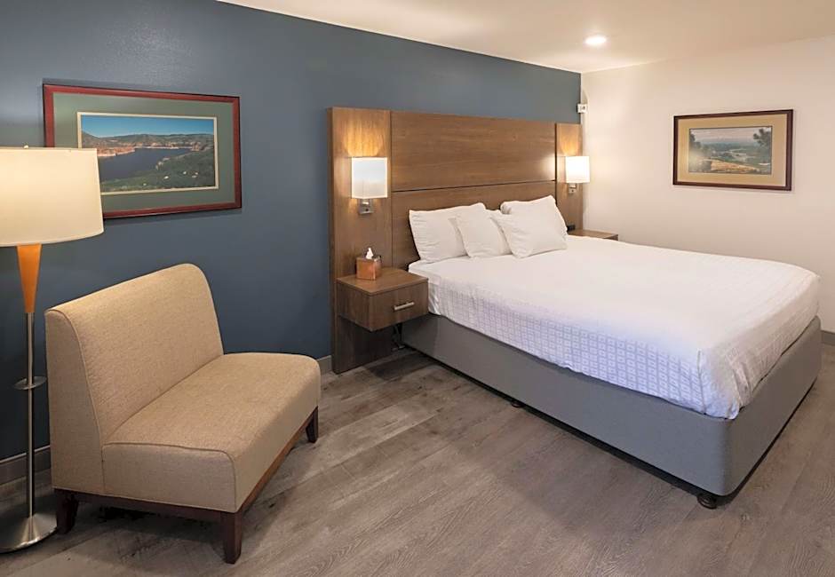 Best Western Plus Clocktower Inn