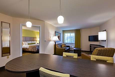 1 Bedroom Suite Communications Accessible