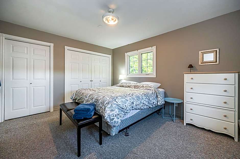 Serene Lakefront Retreat Explore & Unwind