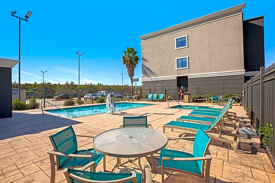 La Quinta Inn & Suites by Wyndham Pasadena North