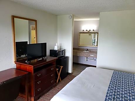 Deluxe King Room - Non-Smoking