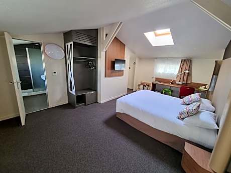 Room with One Double and Twin Beds