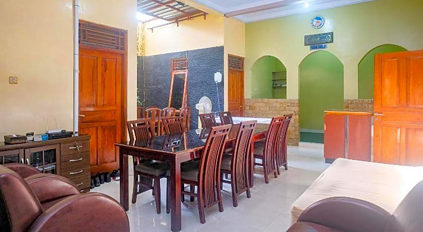 RedDoorz @ Shabrina Homestay Syariah Maguwo