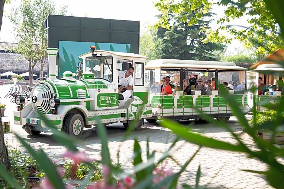 hu Altomincio Village