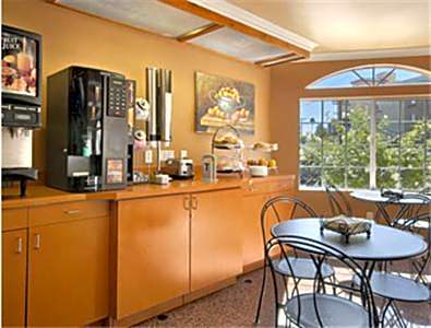Super 8 by Wyndham Los Angeles Downtown