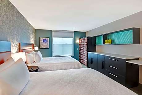 2 Queen Beds Studio Suite - No Pullout Sofa