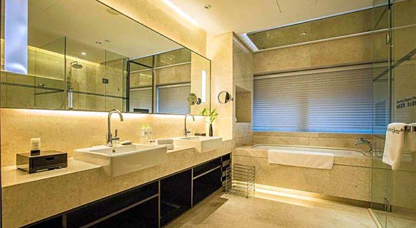 Howard Johnson IFC Plaza Ningbo Hotel