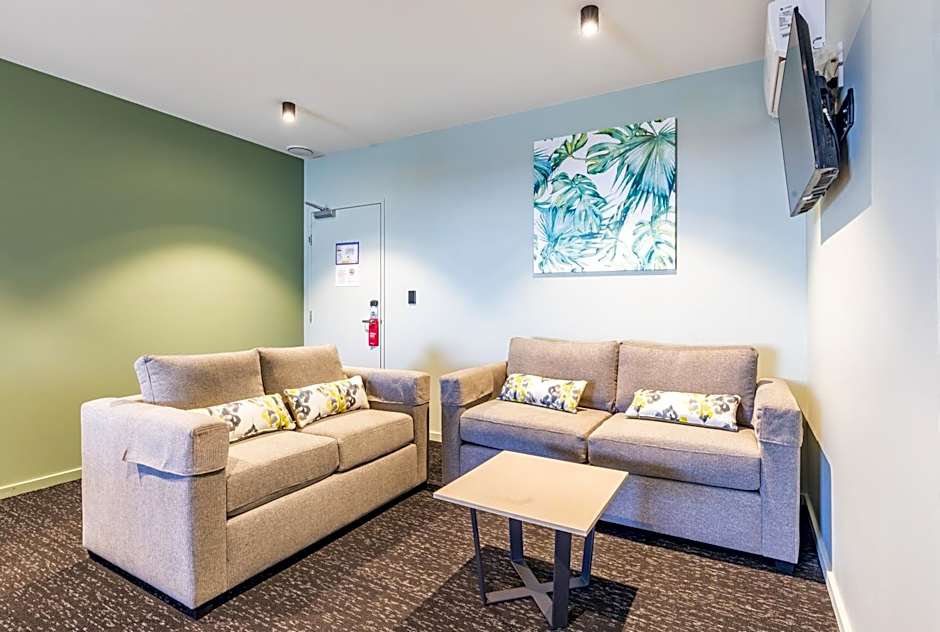 Nightcap at Commercial Hotel