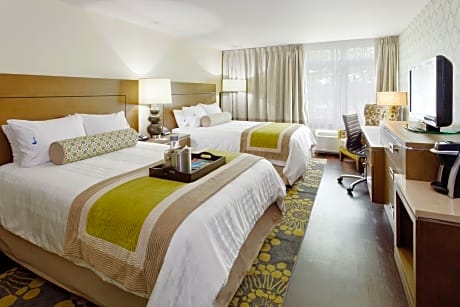 2 Queen Premium Communication Accessible with Terrace