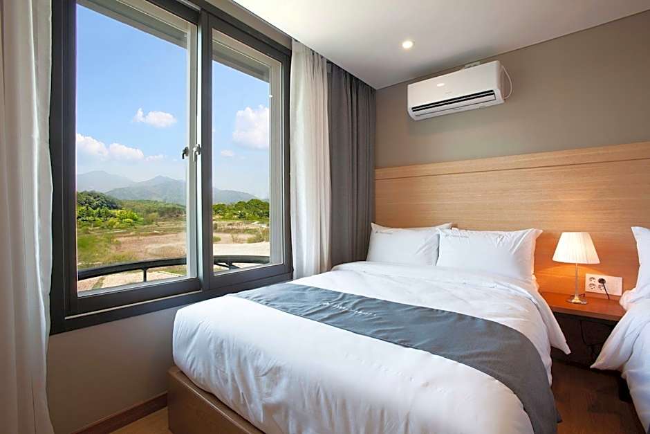 Two-Y-Hotel